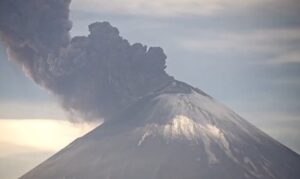Ключевской на Камчатке выбросил пепел на 7 км